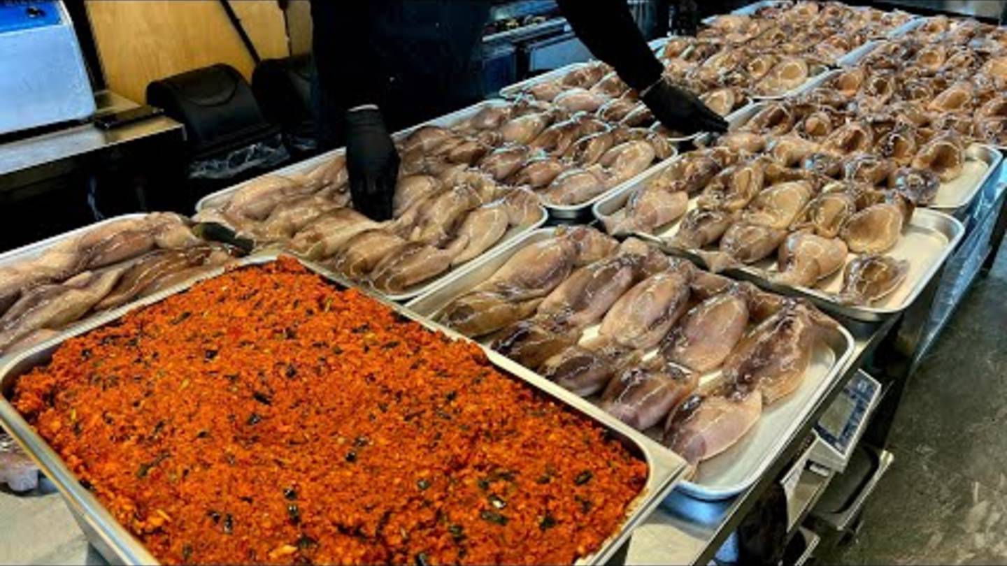 кальмары с острым рисом. 🍚 выглядят потрясающе аппетитно