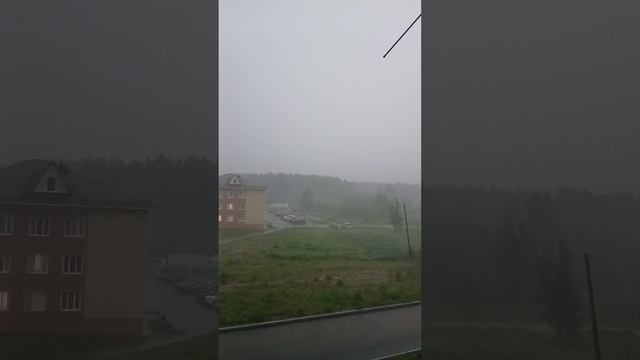 Сильный шторм с грозой и молниями пришёл в наше Подмосковье