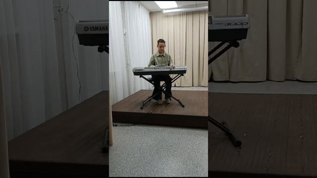 Над небом голубым