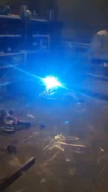 Не смотрите на сварку :)