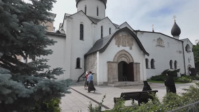 8.06.25 День Святой Троицы и прогулка по Марфо-Мариинской обители милосердия, Москва