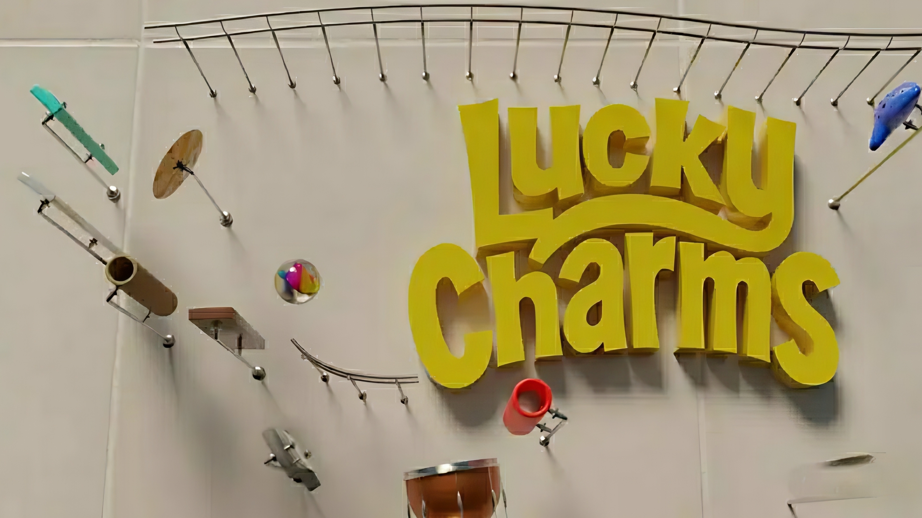 Шарик играет Lucky Charms на различных инструментах