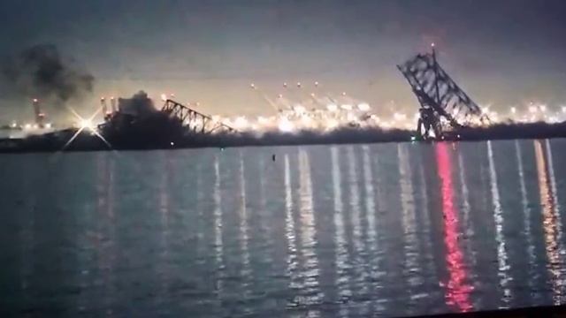 Автомобильный мост обрушился в американском городе Балтиморе