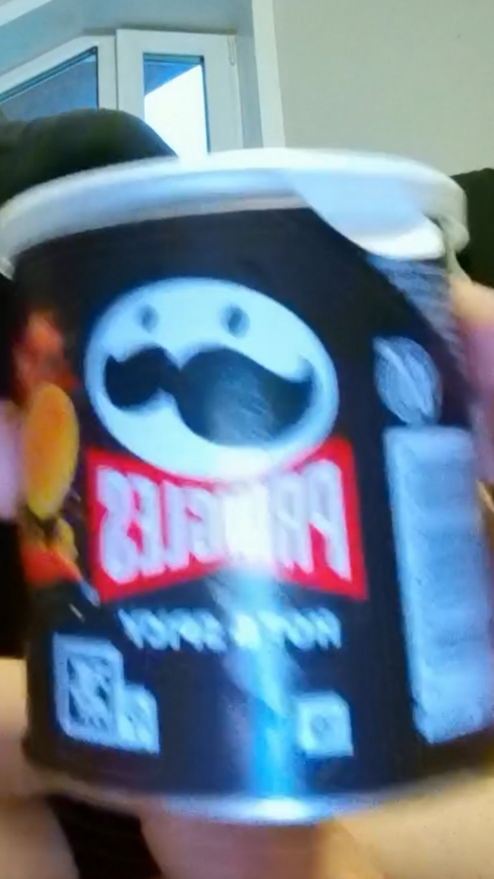 пробую острые pringles