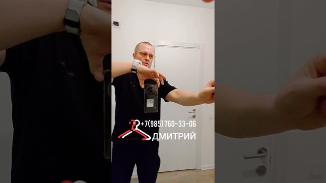 2025.03.13 Встроенный шкаф-купе в коридоре прихожей, с раздвижными дверями, зеркала в узких рамках.