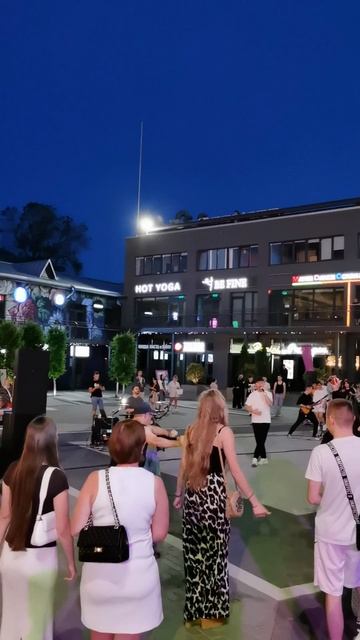 Уфа Арт-квадрат 08.05.2025г вечерняя прогулка