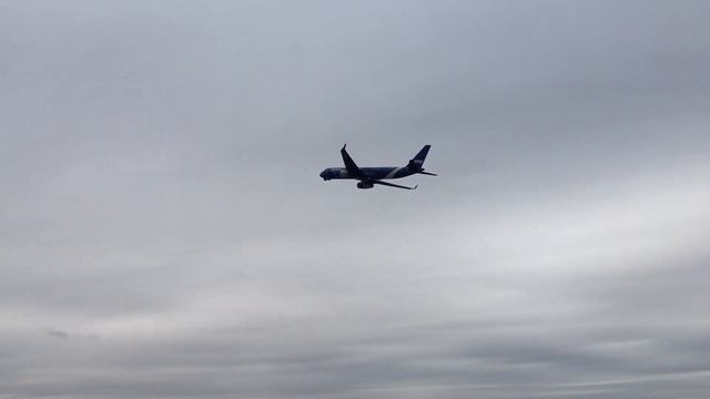 Взлет Ту-204-100С в Новосибирске. Авиастар-ТУ Почта Росси?