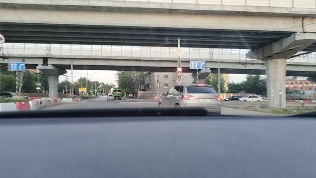 Доставщик за рулем