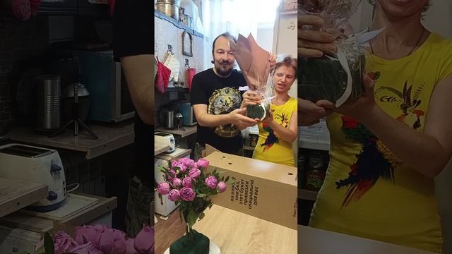 Распаковка. Доставка цветов от Яндекс Лавка.