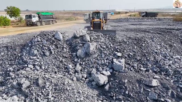 Строительство, засыпка щебёнкой, обзор