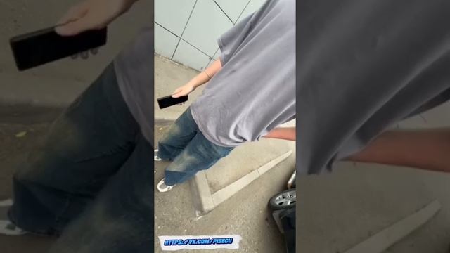 «Разблокируй, пожалуйста разблокируй, умоляю. Я тебя люблю».