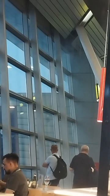 Град размером с кулак и потоп во Внуково — Москву и Подмосковье продолжает заливать.

Во Внуково зат