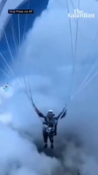 🤯Китайский парапланерист, случайно взлетевший на высоту 8500 метров, выжил.