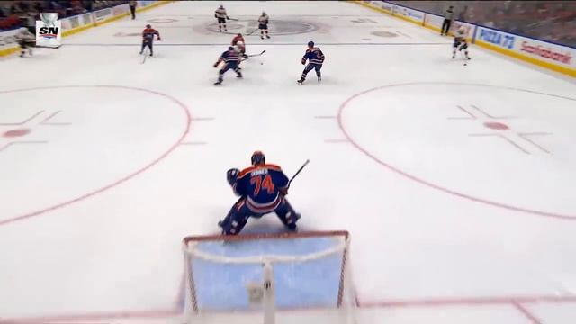 Panthers' Brad Marchand Finds Space And Snaps Home Power-Play Goal