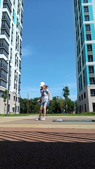 тутор колбасит басика