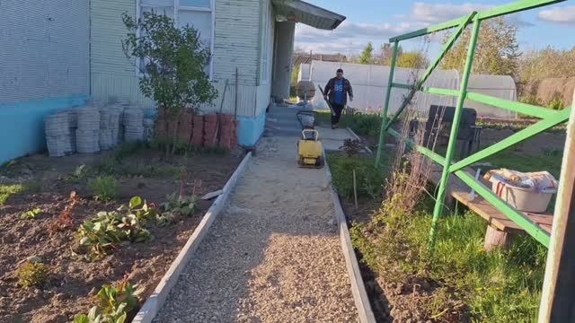Как в деревне мы сделали тротуар за пять дней.
