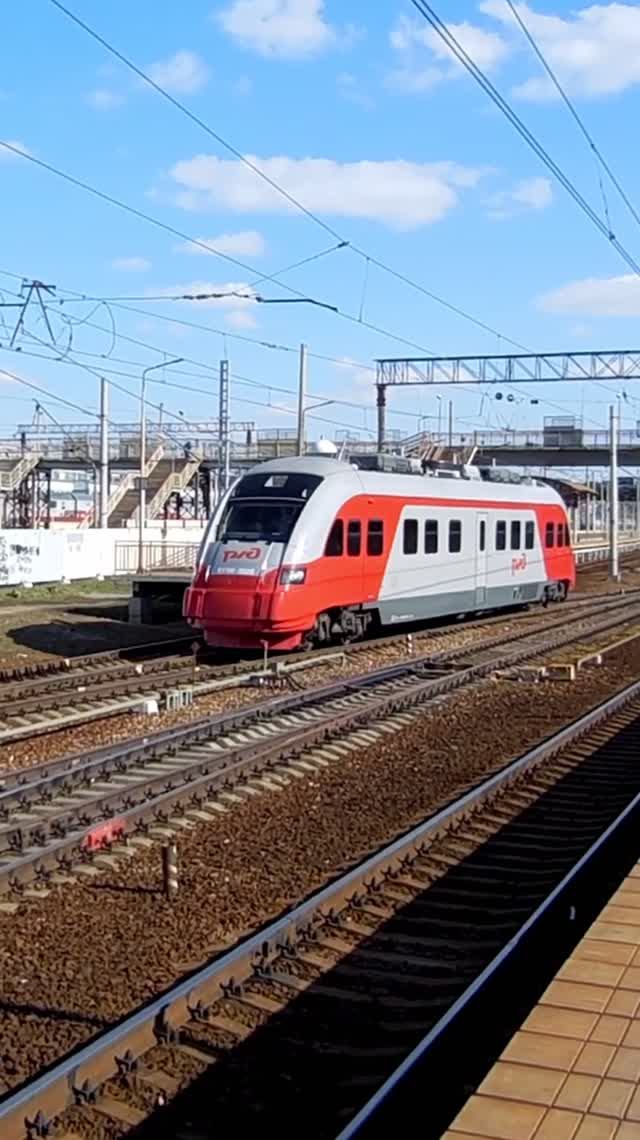 Автомотриса 611М-002 (ТЧ-10) следует через Алексеевскую линию на главный ход Октябрьской ж/д.