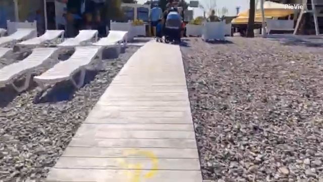 Кабардинка Центральный пляж сегодня 8 июня 2025. Обстановка на пляже, море и погода сейчас