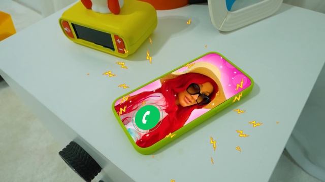 Влад и Ники и Крис нашли акулу в бассейне!