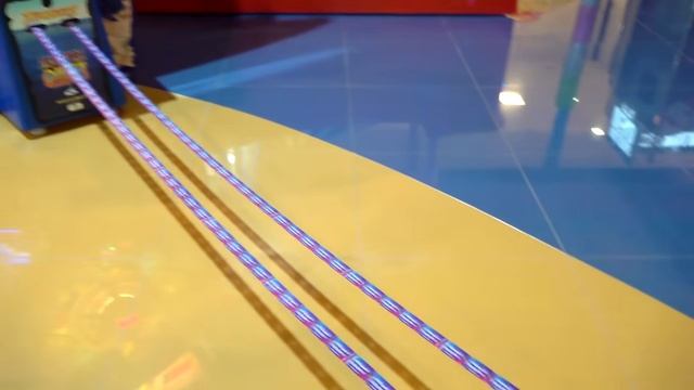 Диана и Рома Диана и Рома Мило Играют На Детской Площадке