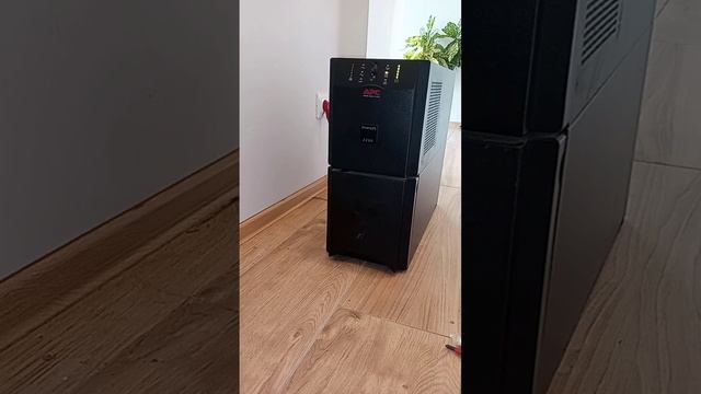 Бесперебойник APC Smart-UPS 2200