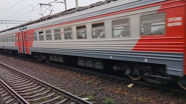 5 июня 2025 г. Электропоезд ЭТ2М-041 Сообщением Любань-Санкт-Петербург Прибывает на станцию Обухово