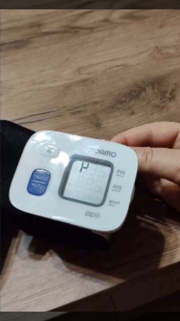 Тонометр на запястье автоматический OMRON RS2