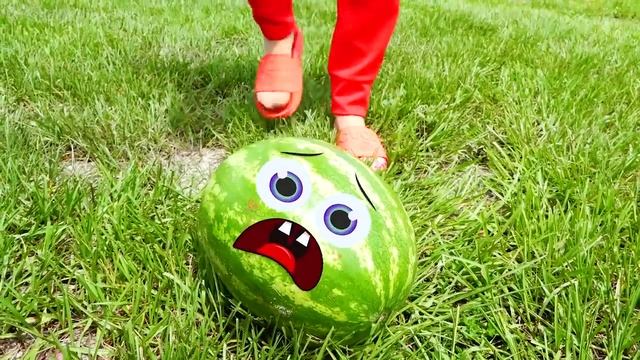 Влад и Никита - Влад и Никита играют с мамой на ферме