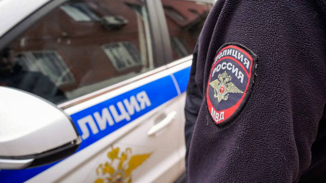 Иномарка влетела в многоэтажку в Мытищах во время уличных гонок