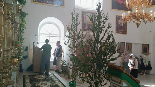 Литургия в престольный праздник Троицы Мариинский Посад
