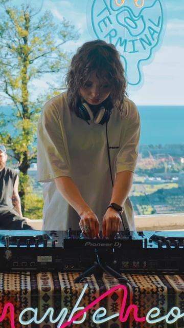 Музыка, вид, танец
хочешь быть там?
включай,сет уже на канале! #djset #dj #housemusic #morningvibes