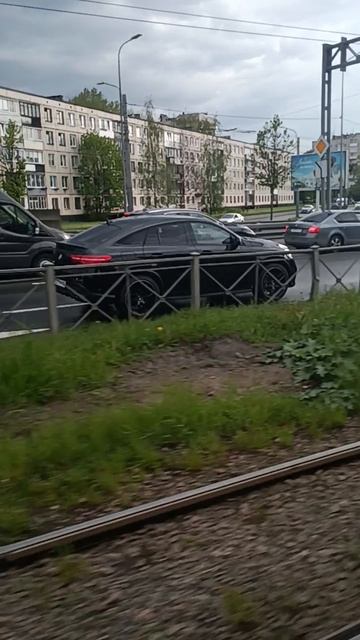 Еду в трамвае с сеанса тату