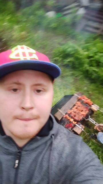 Готовим шашлыки на углях. Второе видео.