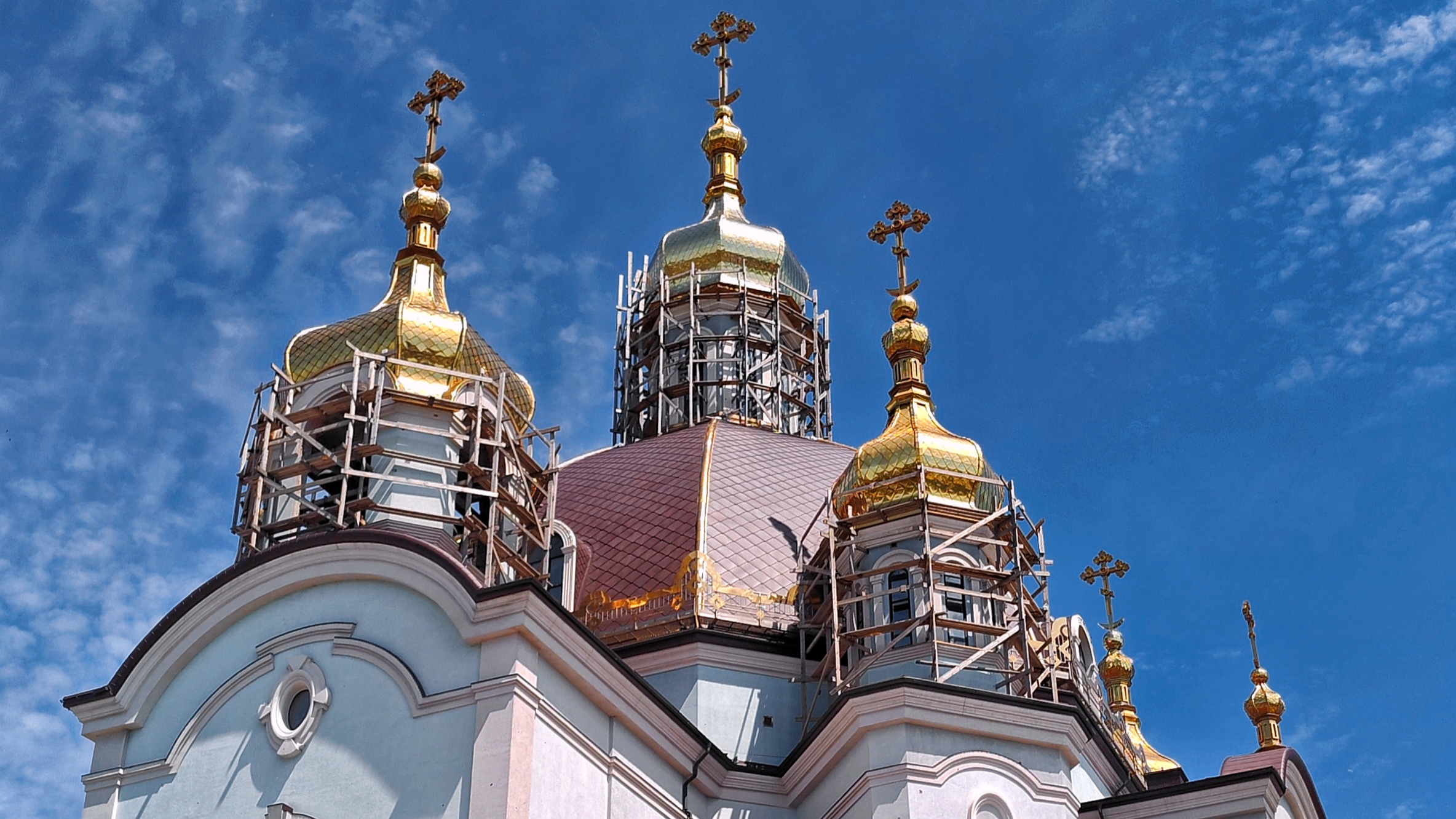 Мариуполь Сегодня на Троицу возле храма 🕊️💗