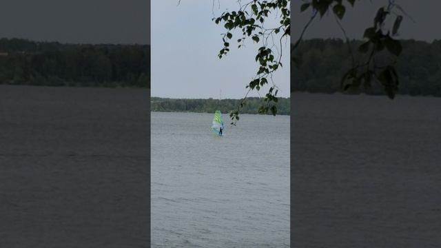 Яхтсмен на озере Сенеж.