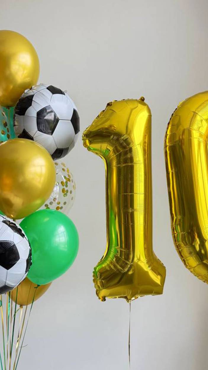 Композиция на 10 лет в стиле футбол в золотом цвете