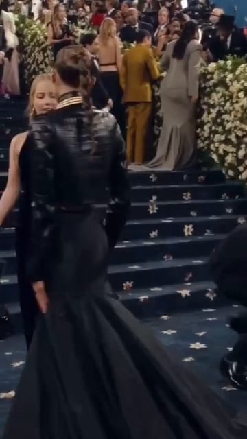 Майли Сайрус в Alaïa   Данди по прозвищу Крокодил