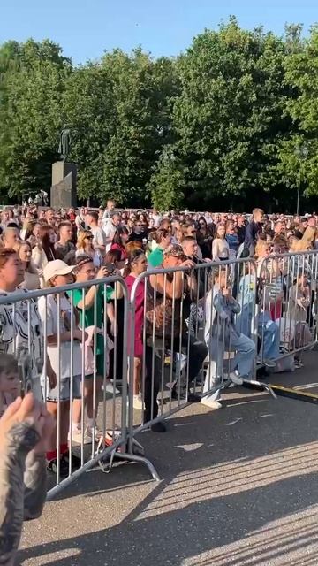 Сегодня на Софийской площади Великого Новгорода прошел концерт новгородских групп и исполнителей