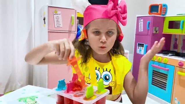 Miss Katy • Мисс Кейт - Katie pretends to play making popsicles for Max