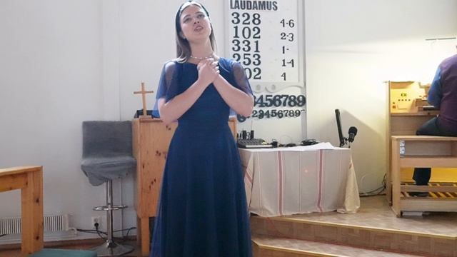 Дария Гаврилова исполняет "Moon river" Генри Манчини. Орган — Александр Цветков. Сортавала, 1 июня
