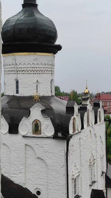 Свияжск. Вид на Успенский собор с колокольни.