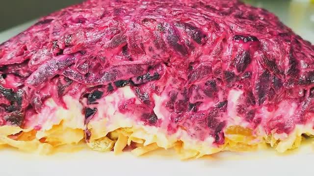 Салат Любовница: изюм с чесноком это вкусно?