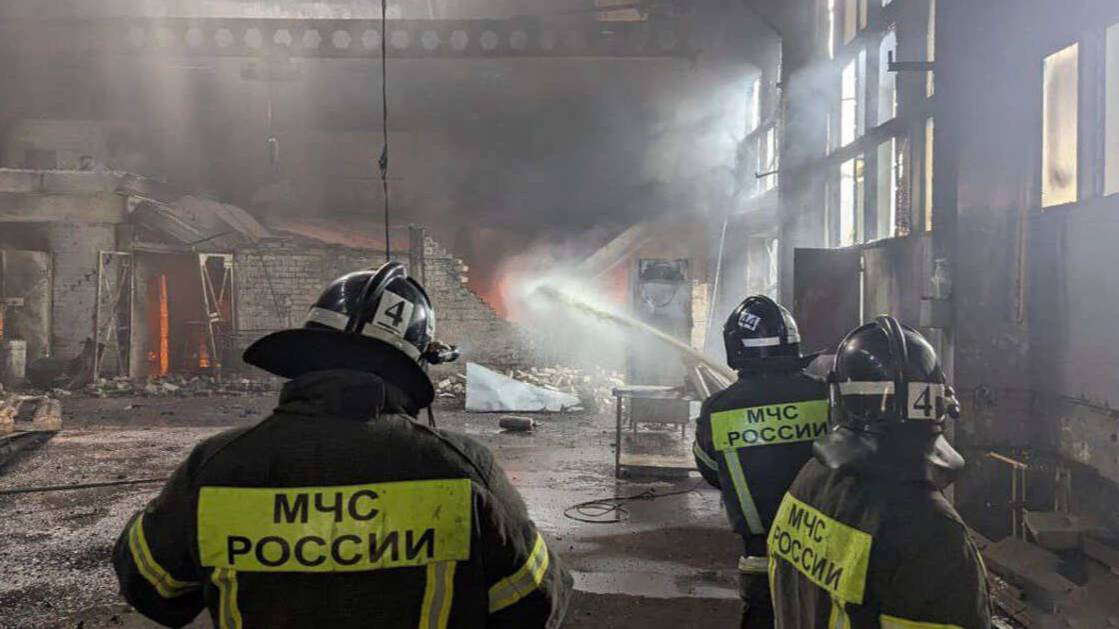 Пожар на площади 1 тыс. "квадратов" потушили на предприятии в Мелитополе