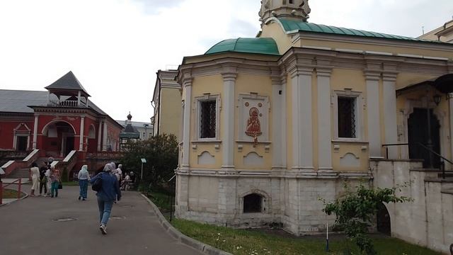 Высоко-Петровский монастырь в Москве на Петровке Обзор