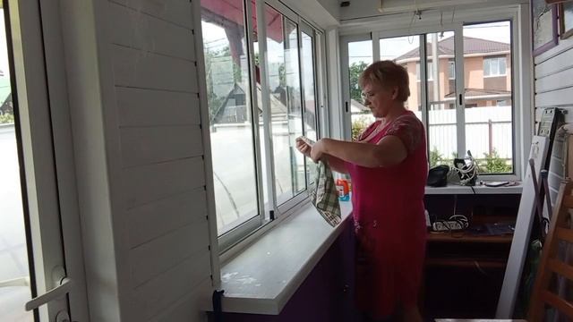 И снова убираюсь/На этот раз мою окна на террасе