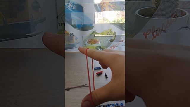 Простой лего пистолет с предохранителем