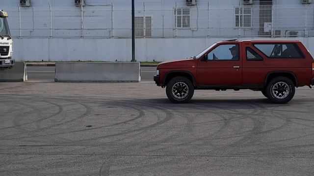 Nissan Terrano 1988 года.