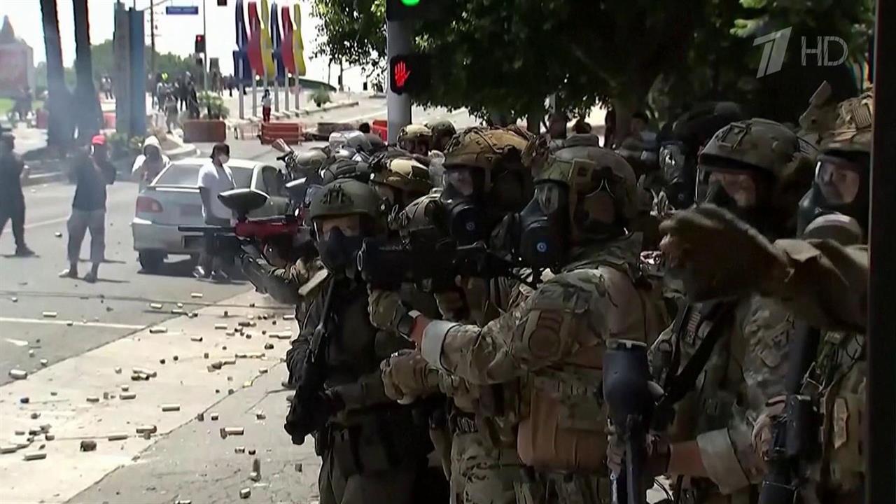 В Калифорнии полицейские возвели блокпосты на месте массовых протестов