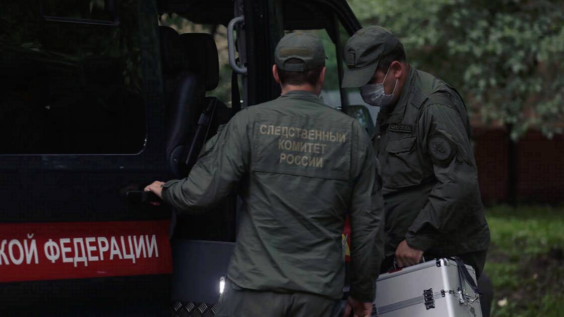 Тело младенца в пакете нашли на берегу озера в красноярском селе