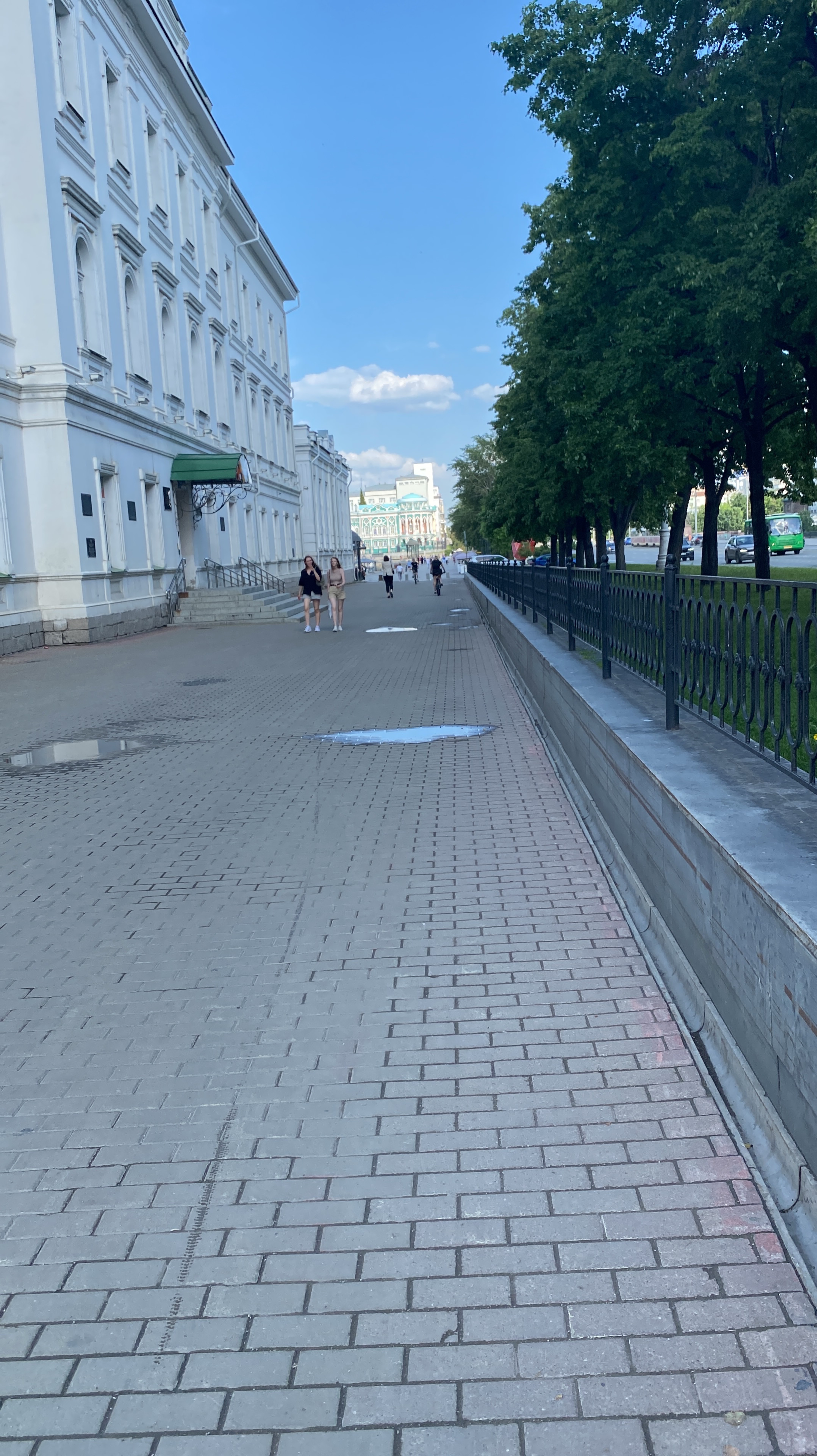 Это я